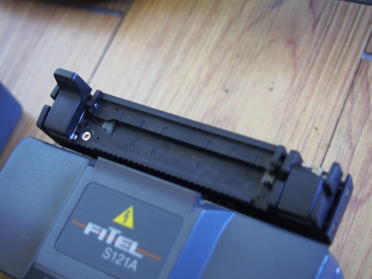 เครื่องเชื่อมต่อสาย fiberoptic Fusion Splicer มือสอง Fitel S121A