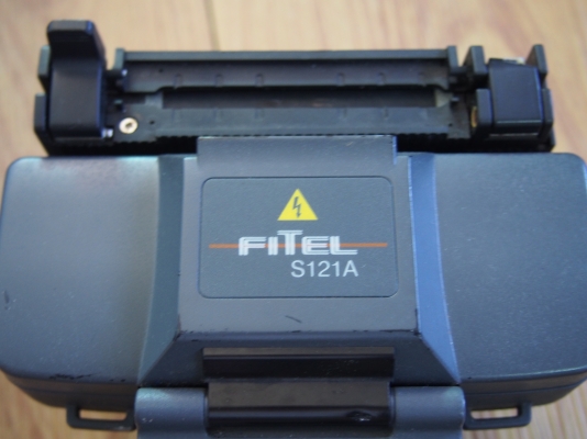 เครื่องเชื่อมต่อสาย fiberoptic Fusion Splicer มือสอง Fitel S121A