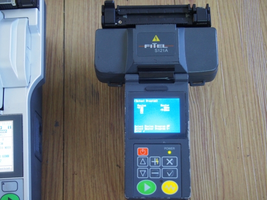 เครื่องเชื่อมต่อสาย fiberoptic Fusion Splicer มือสอง Fitel S121A