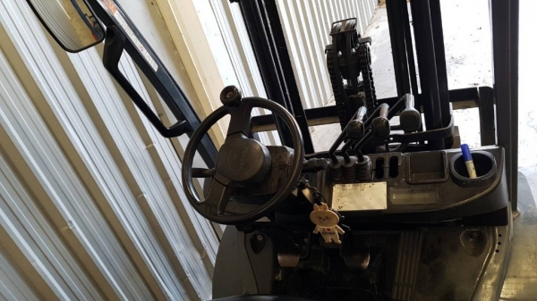 ขายรถยกโฟล์คลิฟท์ 2.5 ตัน เสาสูง 3 เมตรเข้าตู้ ติดตั้งไซด์ชิฟ งายาว1.07 เมตร  พร้อมสะพานเข้าตู้ (ด่วน)โปรโมชั่น