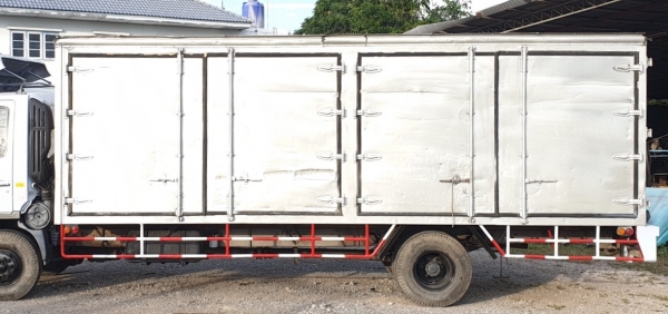 ขายตู้แห้งอะลูมิเนียมประตู 6 บาน