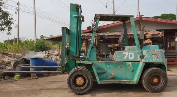 ขายด่วน275,000บาทรถยกดีเซลKOMATSU FD60-3 ยกได้6ตันยกสูง3เมตรเกียออโต้ยางตันหน้าคู้รถนอกเพิ่งนำเข้ามายังไม่เคยใช้งานในเมืองไทยเลย