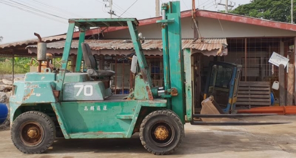 ขายด่วน275,000บาทรถยกดีเซลKOMATSU FD60-3 ยกได้6ตันยกสูง3เมตรเกียออโต้ยางตันหน้าคู้รถนอกเพิ่งนำเข้ามายังไม่เคยใช้งานในเมืองไทยเลย