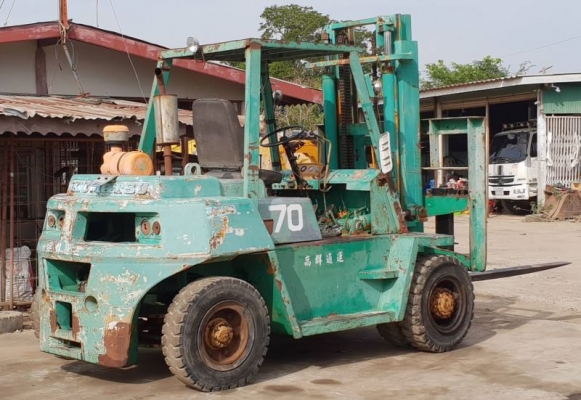 ขายด่วน275,000บาทรถยกดีเซลKOMATSU FD60-3 ยกได้6ตันยกสูง3เมตรเกียออโต้ยางตันหน้าคู้รถนอกเพิ่งนำเข้ามายังไม่เคยใช้งานในเมืองไทยเลย