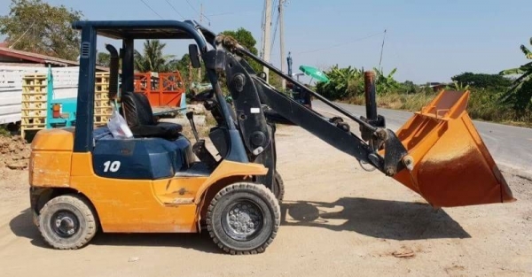 ขายด่วนรถตักยกโตต้า7SG10 ยกตักได้1ตันยกสูง3เมตรใช้หว็ด2.5ตันยกตักได้จริงยางตัน4เส้นเกียธรรมดารถนอกเพิ่งนำเข้ามายังไม่เคยใช้งานในเมืองไทยเลย