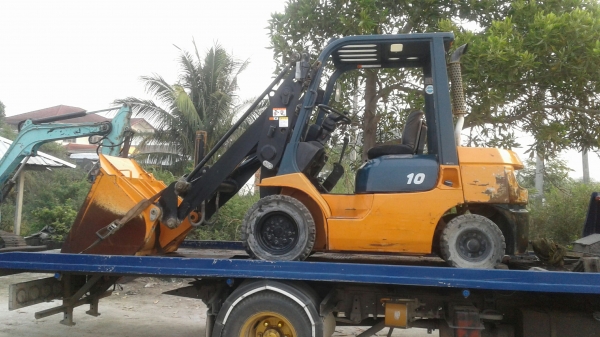 ขายด่วนรถตักยกโตต้า7SG10 ยกตักได้1ตันยกสูง3เมตรใช้หว็ด2.5ตันยกตักได้จริงยางตัน4เส้นเกียธรรมดารถนอกเพิ่งนำเข้ามายังไม่เคยใช้งานในเมืองไทยเลย