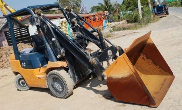 ขายด่วนรถตักยกโตต้า7SG10 ยกตักได้1ตันยกสูง3เมตรใช้หว็ด2.5ตันยกตักได้จริงยางตัน4เส้นเกียธรรมดารถนอกเพิ่งนำเข้ามายังไม่เคยใช้งานในเมืองไทยเลย