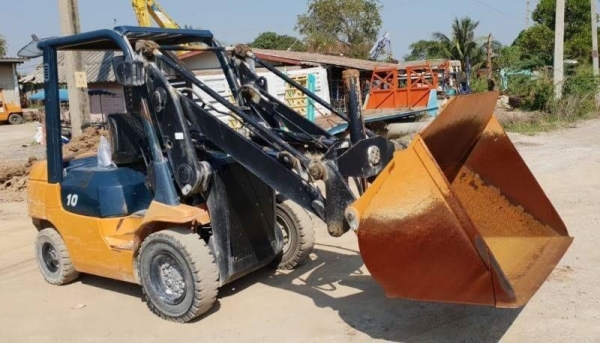 ขายด่วนรถตักยกโตต้า7SG10 ยกตักได้1ตันยกสูง3เมตรใช้หว็ด2.5ตันยกตักได้จริงยางตัน4เส้นเกียธรรมดารถนอกเพิ่งนำเข้ามายังไม่เคยใช้งานในเมืองไทยเลย