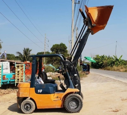 ขายด่วนรถตักยกโตต้า7SG10 ยกตักได้1ตันยกสูง3เมตรใช้หว็ด2.5ตันยกตักได้จริงยางตัน4เส้นเกียธรรมดารถนอกเพิ่งนำเข้ามายังไม่เคยใช้งานในเมืองไทยเลย