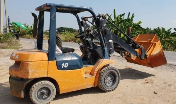 ขายด่วนรถตักยกโตต้า7SG10 ยกตักได้1ตันยกสูง3เมตรใช้หว็ด2.5ตันยกตักได้จริงยางตัน4เส้นเกียธรรมดารถนอกเพิ่งนำเข้ามายังไม่เคยใช้งานในเมืองไทยเลย