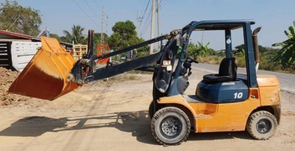 ขายด่วนรถตักยกโตต้า7SG10 ยกตักได้1ตันยกสูง3เมตรใช้หว็ด2.5ตันยกตักได้จริงยางตัน4เส้นเกียธรรมดารถนอกเพิ่งนำเข้ามายังไม่เคยใช้งานในเมืองไทยเลย