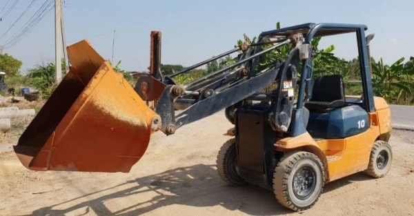 ขายด่วนรถตักยกโตต้า7SG10 ยกตักได้1ตันยกสูง3เมตรใช้หว็ด2.5ตันยกตักได้จริงยางตัน4เส้นเกียธรรมดารถนอกเพิ่งนำเข้ามายังไม่เคยใช้งานในเมืองไทยเลย