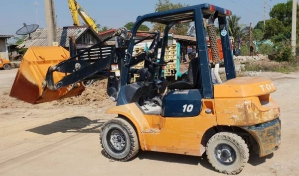 ขายด่วนรถตักยกโตต้า7SG10 ยกตักได้1ตันยกสูง3เมตรใช้หว็ด2.5ตันยกตักได้จริงยางตัน4เส้นเกียธรรมดารถนอกเพิ่งนำเข้ามายังไม่เคยใช้งานในเมืองไทยเลย