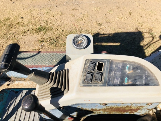 ขายรถขุดเล็กแม็คโครสภาพพร้อมใช้ IHI รุ่น15H แทร็กยาง คอนโทลสั้น บูมพับได้ เครื่องอีซูซุ ท้ายมน มีไลน์เจาะ รถเดิม เครืองดี ปั๊มแรง ช่วงล่างแน่น มีเอกสารรถ สอบถามได้ที่เบอร์ 0805502701 ครับ