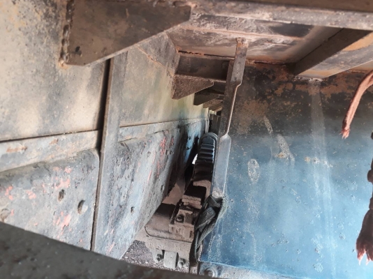 ขาย ISUZU Rocky 10 ล้อ 175 แรง พื้นเรียบเพลาเดียว แอร์เย็น เครื่องดี ยางดี  คัสซีสวย  ราคา  480,000 บาท ติดต่อ 089-5367218. 081-4252943