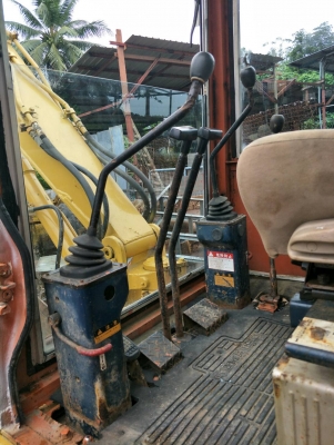 มี VDO ให้ชม.KOMATSU PC40-5 เอกสารอินวอย ราคา 320000