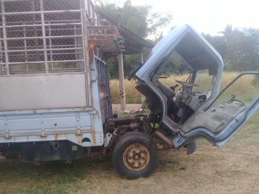 isuzu npr 120แรง 6ล้อพื้นเรียบ5.30เมตร