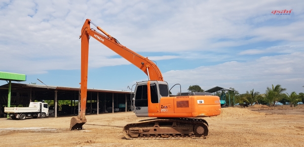 รถแบคโฮ HITACHI ZX200-1 บูมยาว 18 เมตร ใช้งานเพียง 8 พันชั่วโมง สภาพเทพบุตร