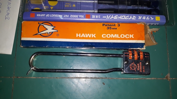 ขายกุญแจรหัสงานเก่าเก็บNO.1938B MADE IN HONGKONG. ขายกุญแจรหัสงานเก่าเก็บNO.1938B MADE IN HONGKONG.