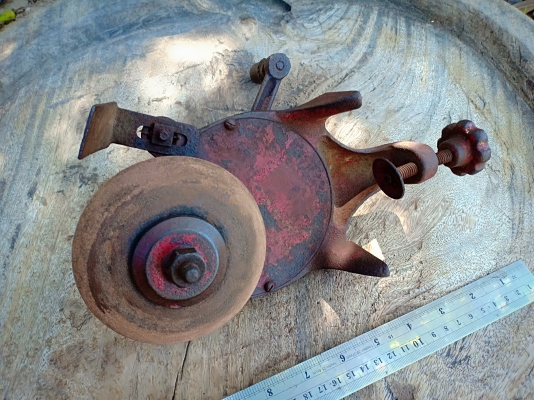 เครื่องเจียร์ยุคเก่า มีคราบตามยุคนั้น สภาพสวยยังใช้งานได้ดี มีน้ำหนักมากพอสมควร