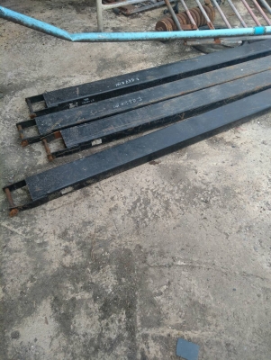 ปลอกงายาว 2 เมตร ใส่รถฟอร์คลิฟท์ต์ 2.5-3 ตัน ของนอกนำเข้า คู่ละ 6500