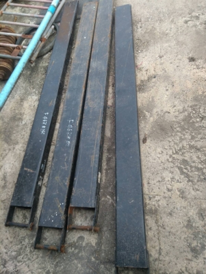 ปลอกงายาว 2 เมตร ใส่รถฟอร์คลิฟท์ต์ 2.5-3 ตัน ของนอกนำเข้า คู่ละ 6500