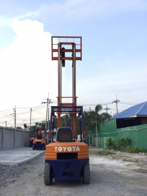 อาร์ ซี เอชโฟรคลิฟท์ ขาย โตโยต้า รุ่น 5 ดีเซล 2.5 ตัน