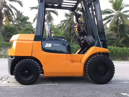 อาร์ ซี เอชโฟรคลิฟท์   ขาย โตโยต้า รุ่น 7 ดีเซล 2.5 ตัน