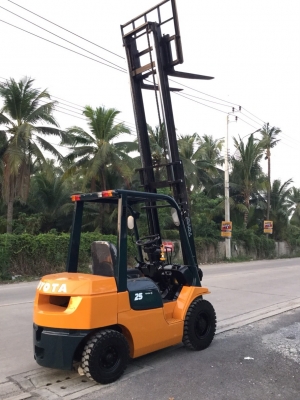 อาร์ ซี เอชโฟรคลิฟท์   ขาย โตโยต้า รุ่น 7 ดีเซล 2.5 ตัน