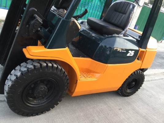 อาร์ ซี เอชโฟรคลิฟท์   ขาย โตโยต้า รุ่น 7 ดีเซล 2.5 ตัน