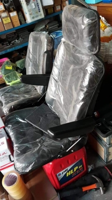 ขายเบาะรถขุด (แบบมีหัวมีท้าวแขน)????ราคา 2,700 บาท???? (อย่างดี) ‼️สนใจสั่งซื้อได้นะครับ #มีของพร้อมส่ง‼️ ☎️ สนใจติดต่อ 096-3268553 (สถิตย์พันธ์) ???? ID LINE 0963268553 ร้านรุ่งเจริญแทรกเตอร์ อำเภอพระพุทธบาท จังหวัดสระบุรี ????ติดตาม เข้าชมเพจร้าน รถขุด-