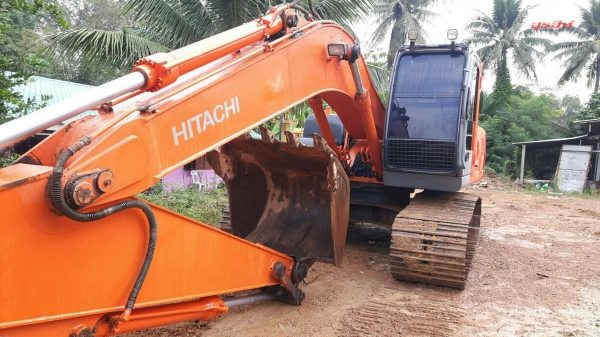 ขายรถแบคโฮ HITACHI ZX200-1 ใช้งานเพียง 10,xxx ชม. สภาพดีพร้อมใช้งาน เอกสารชุดแจ้งจำหน่ายจากฮิตาชิฯ