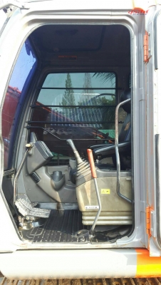 ขายรถแบคโฮ HITACHI ZX200-1 ใช้งานเพียง 10,xxx ชม. สภาพดีพร้อมใช้งาน เอกสารชุดแจ้งจำหน่ายจากฮิตาชิฯ