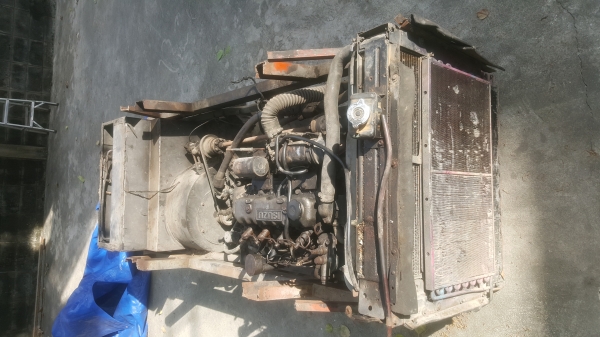 ขายเครื่องอีสุสุC240สตาร์ติดง่ายพร้อมใช้งานตัดลงจากรถบัสแอร์พร้อมแท่นครบชุด