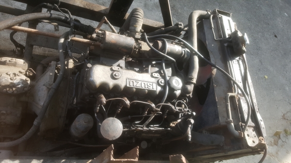 ขายเครื่องอีสุสุC240สตาร์ติดง่ายพร้อมใช้งานตัดลงจากรถบัสแอร์พร้อมแท่นครบชุด