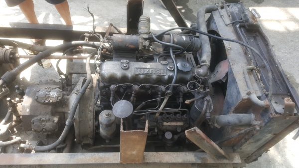 ขายเครื่องอีสุสุC240สตาร์ติดง่ายพร้อมใช้งานตัดลงจากรถบัสแอร์สภาพสวยเดิมๆพร้อมแท่น