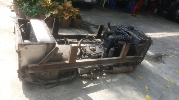 ขายเครื่องอีสุสุC240สตาร์ติดง่ายพร้อมใช้งานตัดลงจากรถบัสแอร์สภาพสวยเดิมๆพร้อมแท่น