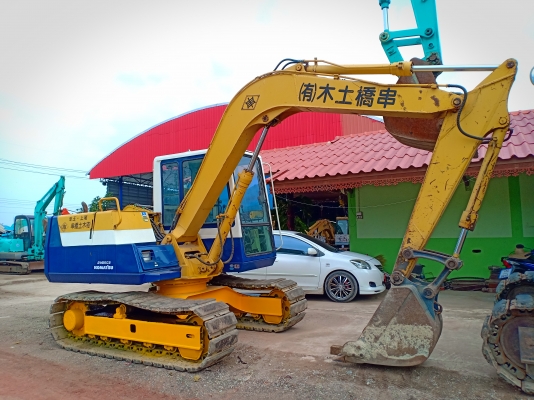 ขายจ้า..KOMATSU PC60-6 เก่านอกแท้  สภาพสวย 2,xxxชั่วโมง  พร้อมใช้  โทร 089-3818694 จ๊อย