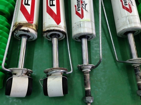 ขายโช้คอัพกึ่งแก็สปรับ 8 ระดับ แคมโบ้ ใส่รถVigo prerunner หรือ 4WD