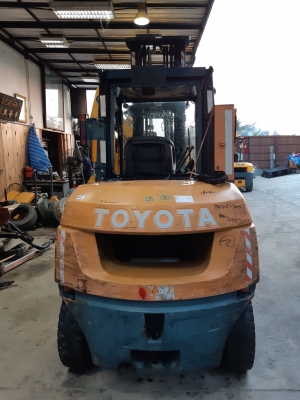 รถโฟล์คลิฟท์ TOYOTA 4.5 ton รุ่น 7FD45 รถโฟล์คลิฟท์ TOYOTA 4.5 ton รุ่น 7FD45