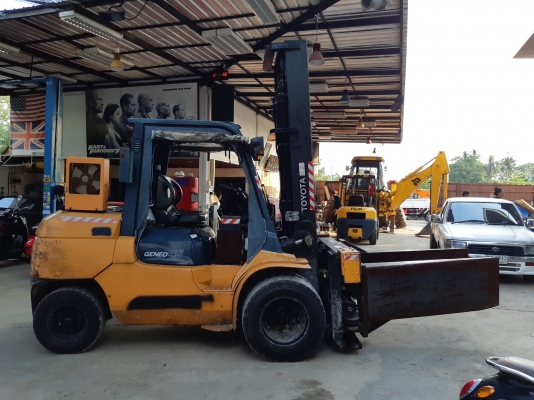 รถโฟล์คลิฟท์ TOYOTA 4.5 ton รุ่น 7FD45 รถโฟล์คลิฟท์ TOYOTA 4.5 ton รุ่น 7FD45