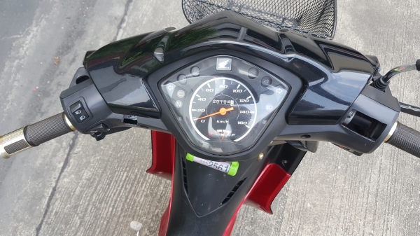ขายHonda Wave110i หัวฉีด โฉมใหม่จดปี60 เครื่องดี เอกสารครบพร้อมโอน อยู่ห้วยขวาง กทม.ขายถูก18,000บาท