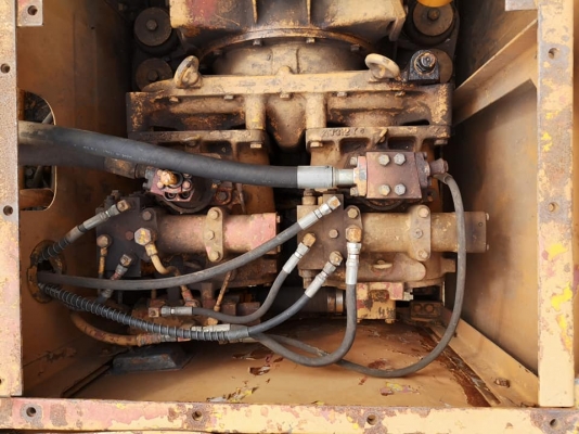 Komatsu pc200-2 ตัวคีบ+บุ้งกี๋ Komatsu pc200-2 ตัวคีบ+บุ้งกี๋