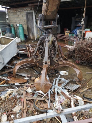 Komatsu pc200-2 ตัวคีบ+บุ้งกี๋ Komatsu pc200-2 ตัวคีบ+บุ้งกี๋