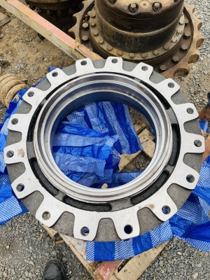 เสื้อยึด สป๊อกเก๊ต CAT320D ของใหม่ สนใจสอบถามได้ครับ โทร.083-6444598 นัท