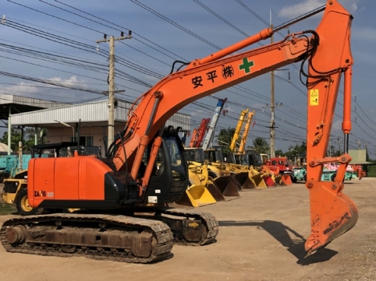 ขายรถขุด HITACHI ZX225US มีลายหัวกระแทก นำเข้าเองจากญี่ปุ่น สภาพสวยพร้อมใช้ มีVDOการทำงานครับ
