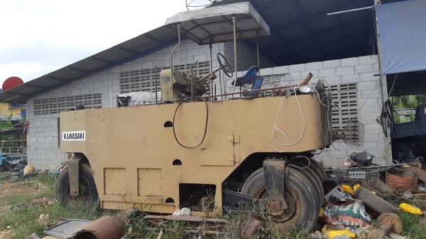 ขาย 265,000 รถบด 9 ล้อ KAWASAKI เอกสารเล่มทะเบียน เครื่องดี ระบบดี พร้อมใช้งาน รถอยู่ จันทบุรี 090-772-3710 090-772-3708
