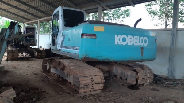 ขาย 890,000 KOBELCO sk 200-6 yn 07 เล่มทะเบียน เครื่องดี ปั้มแรง ไฟฟ้าครบ เอวแน่น ช่วงช่างสวย รถพร้อมใช้งาน รถอยู่ จันทบุรี 090-772-3710 090-772-3708
