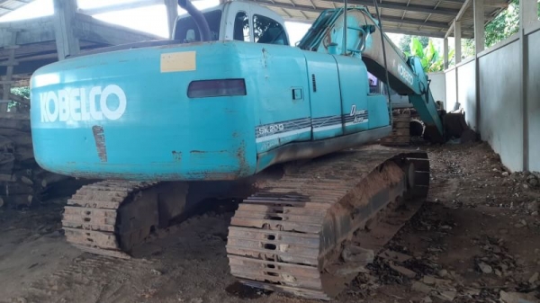 ขาย 890,000 KOBELCO sk 200-6 yn 07 เล่มทะเบียน เครื่องดี ปั้มแรง ไฟฟ้าครบ เอวแน่น ช่วงช่างสวย รถพร้อมใช้งาน รถอยู่ จันทบุรี 090-772-3710 090-772-3708