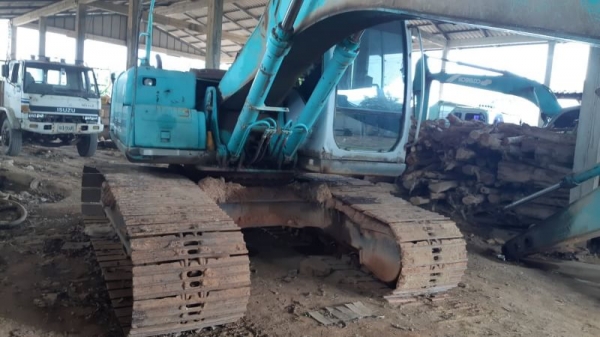 ขาย 890,000 KOBELCO sk 200-6 yn 07 เล่มทะเบียน เครื่องดี ปั้มแรง ไฟฟ้าครบ เอวแน่น ช่วงช่างสวย รถพร้อมใช้งาน รถอยู่ จันทบุรี 090-772-3710 090-772-3708
